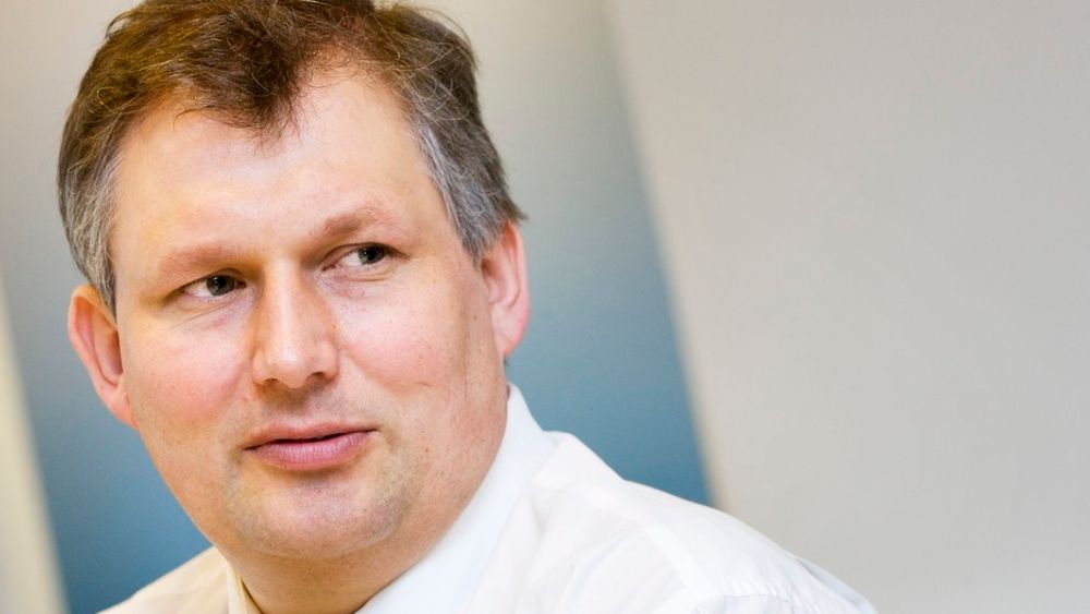 ALVORLIG: Statsråd Terje Riis-Johansen beskirver kraftsituasjonen i Midt-Norge som svært alvorlig, og tar æren for svenskenes oppgradering.