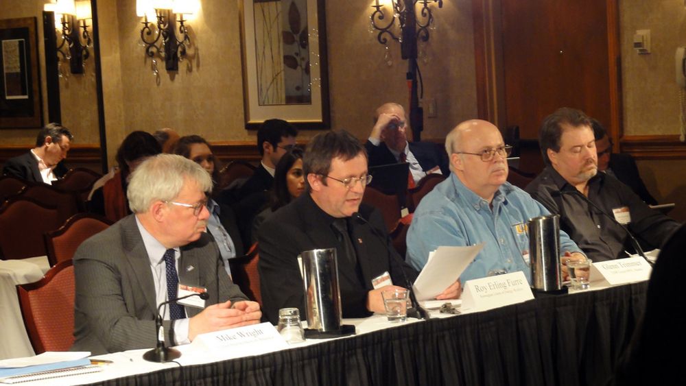Roy Erling Furre, andre fra høyre, under en høring i US Chemical Safety Board i Washington.