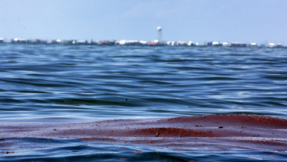 INGEN FARE: Mange fryktet en ny Deepwater Horizon-katastrofe (bildet) da det begynte å brenne på en oljeplattform i Mexicogolfen torsdag - men ingen ble skadet, og ingen oljesøl er oppdaget.