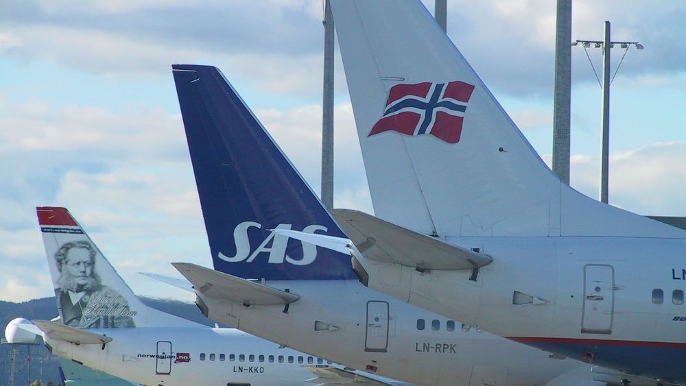 Fly haler flyhale sas, braathens, norwegian logoer på fly gardermoen