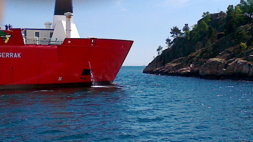 NÆRE PÅ: Skipet Nexans Skagerrak var nær ved å gå på land etter motorstans utenfor Kristiansand lørdag.