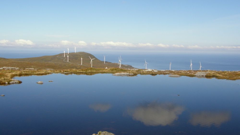 LITT IGJEN: Dong Energy har fortsatt noe eierandeler i norsk vindkraft. Her fra Mehuken II i Vågsøy kommune nord i Sogn og Fjordane.