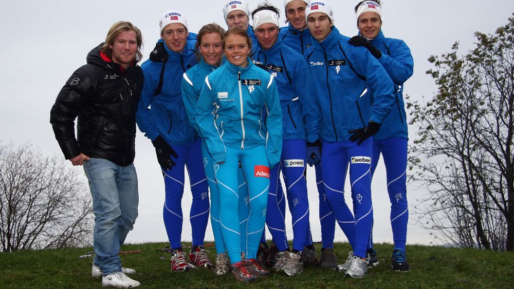 SATSER HØYT: Studentene på Team NTNU kombinerer toppidrettssatsing med høyere utdanning. Fra venstre; Lars Litlere (team-manager), Øyvind Moen Fjeld, Lars Odsæter, Einar Ulsund, Tore Berdal, Jørgen Braaten, Eirik Telebond. Foran; Synnøve Bruland og Tina Bøgseth.