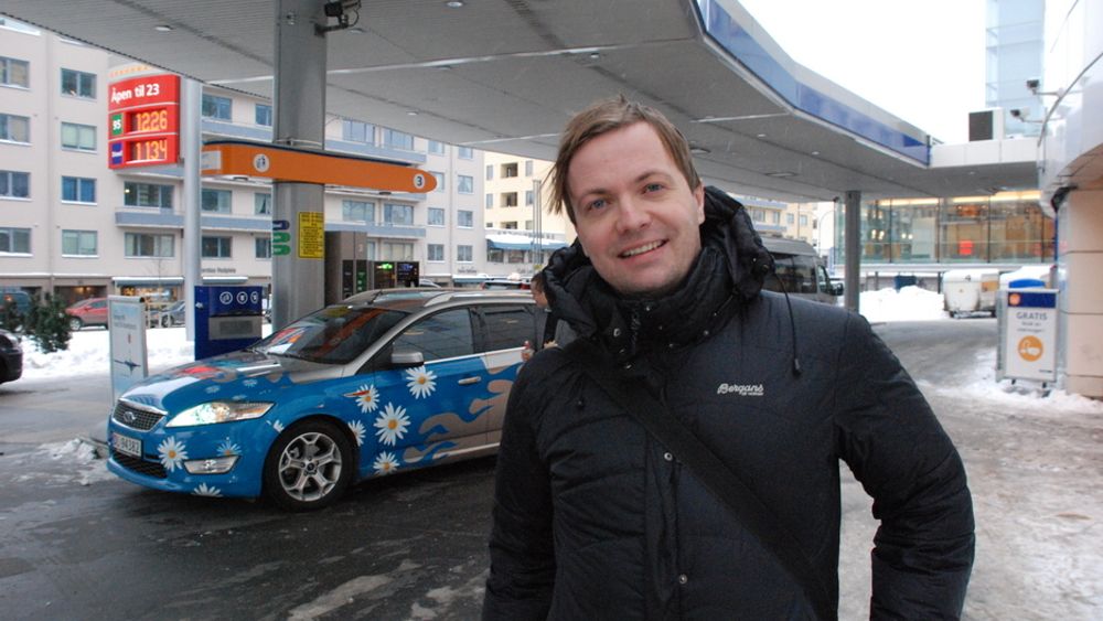 FORNØYD MED STATOIL: - Statoil gjør dette på tross av Jens, sier Einar Håndlykken i Zero. Han er fornøyd med at Statoil nå blander inn fem prosent bioetanol inn i vanlig bensin.