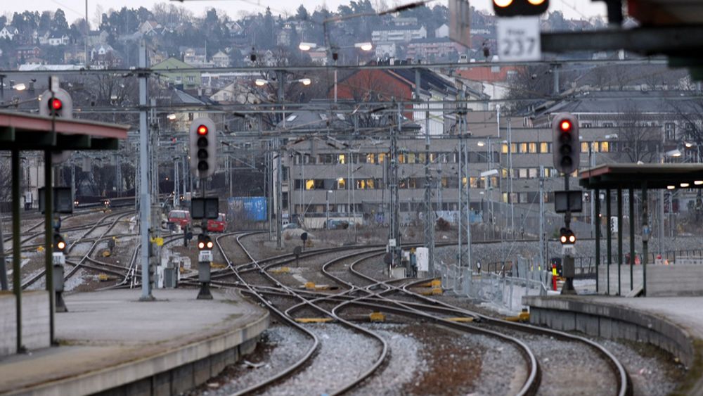 Jernbaneverket hevder det mangler jernbanekompetanse i Norge. - Ikke sant, mener en samlet bransje.