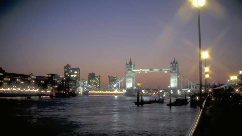 NY KLIMASKATT: Storbritannias regjering har bestemt seg for å beholde pengene som kreves inn gjennom klimakvoter til store energiforbrukere som hoteller og supermarkeder (over 6000 MWh forbruk). Pengene skulle egentlig finansiere klimatiltak, men det britiske underskuddet er ifølge regjeringen katastrofalt.