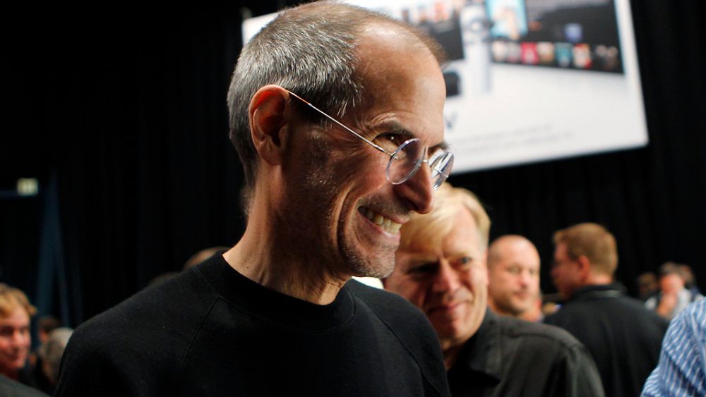 Apple-sjef Steve Jobs har all grunn til å smile, skal vi tro aksjemarkedet, som nå har drevet papirverdien av selskapet opp i 1800 milliarder kroner.