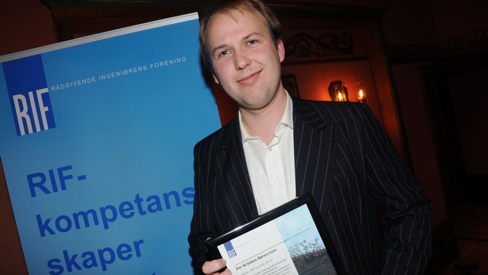 PRISVINNER: Per Kristian Røren Lien ble onsdag ettermiddag kåret til årets unge rådgiver under RIFs høstmøte. Han fikk prisen for trafikksikker lysinstallasjon i Bjørvikatunnelen.