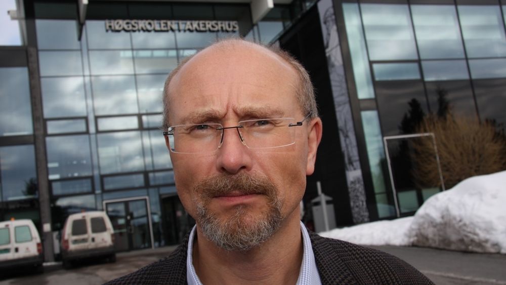 MER PÅ VEI: - Fem milliarder kroner mer på veibygging kan brukes årlig, sier førsteamanuensis ved Høgskolen i Akershus, Knut Boge.