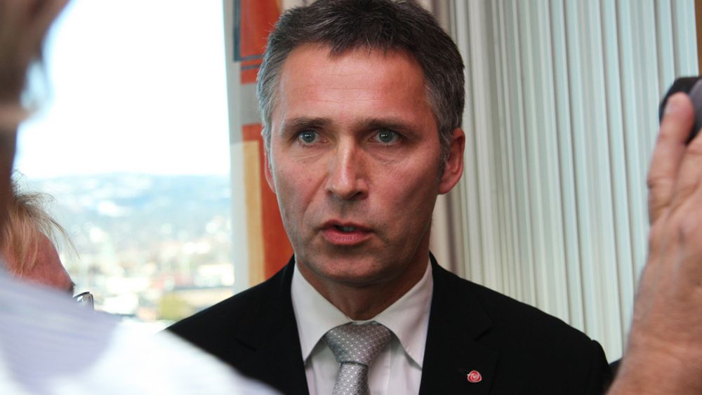 Statsminister Jens Stoltenberg og Arbeiderpartiet taper oppslutning grunnet sykelønnssaken.