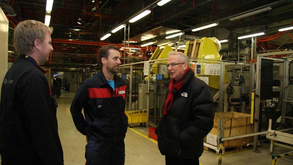 Viseadministrerende direktør Leif Bronken i Raufoss Technology (til h.) kan glede seg over lån på 20 millioner kroner fra Innovasjon Norge. Her sammen med Lars Erik Vinger og Rune Rosenvold.