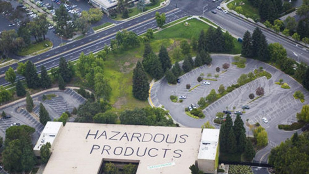 Greenpeace tok seg opp på taket av HPs hovedkvarter i Palo Alto, California, tirsdag.