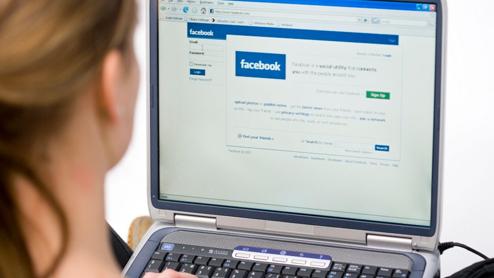 FORBUDSTID: Mange bedrifter velger å forby sosiale medier som Facebook. - Uklokt og kortsiktig. mener eksperter.