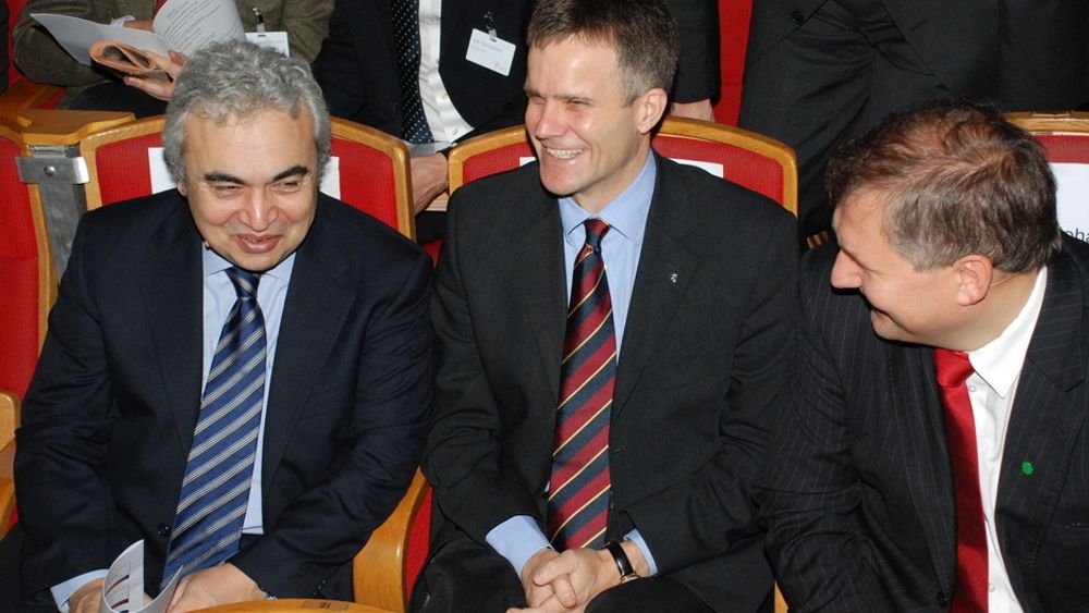 BLIDE KARER: Fra venstre: sjeføkonom Fatih Birol i IEA, Statoils konsernsjef Helge Lund og olje- og energiminister Terje Riis-Johansen.