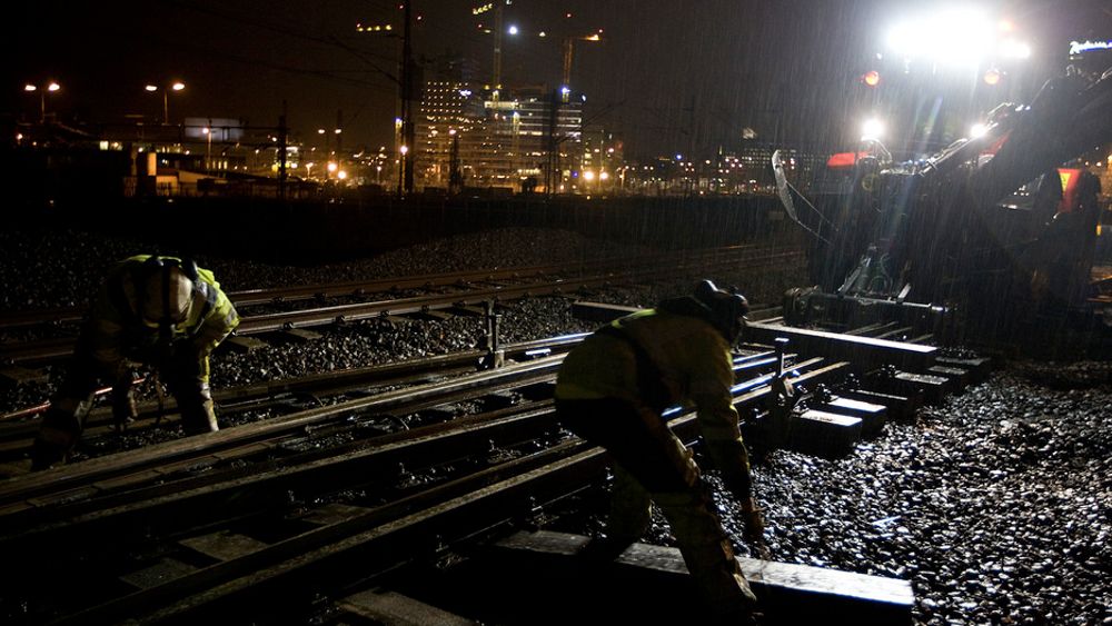 En kjedelig feil er årsaken til at vedlikeholdsarbeidet som skulle vært avsluttet 4:45 fortsatt pågår nå, seks timer senere.