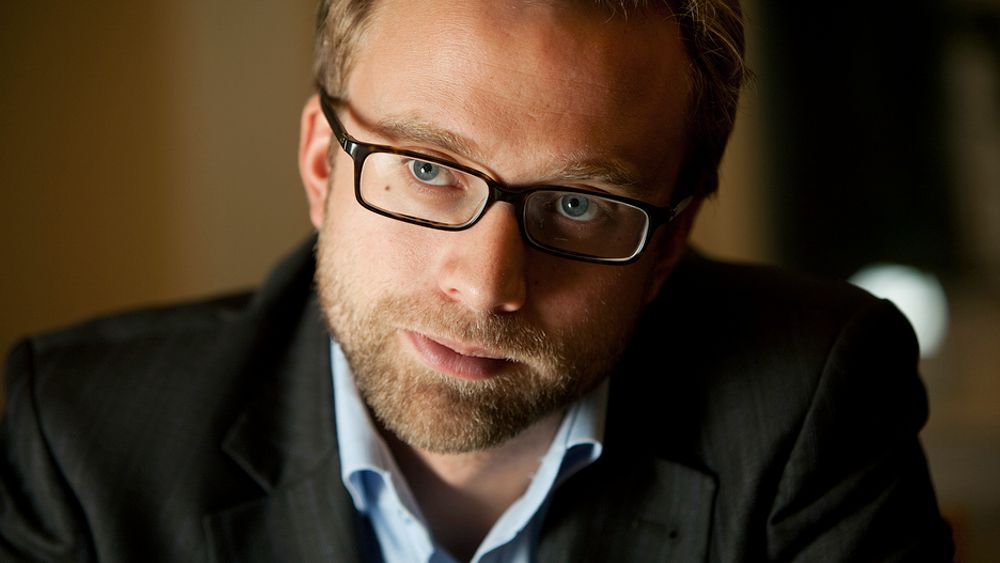 Man går inn med støtteordninger til infrastruktur og utviklingsprosjekter, men skyter seg selv i foten med rammevilkår som ødelegger, sier Høyres Nikolai Astrup.