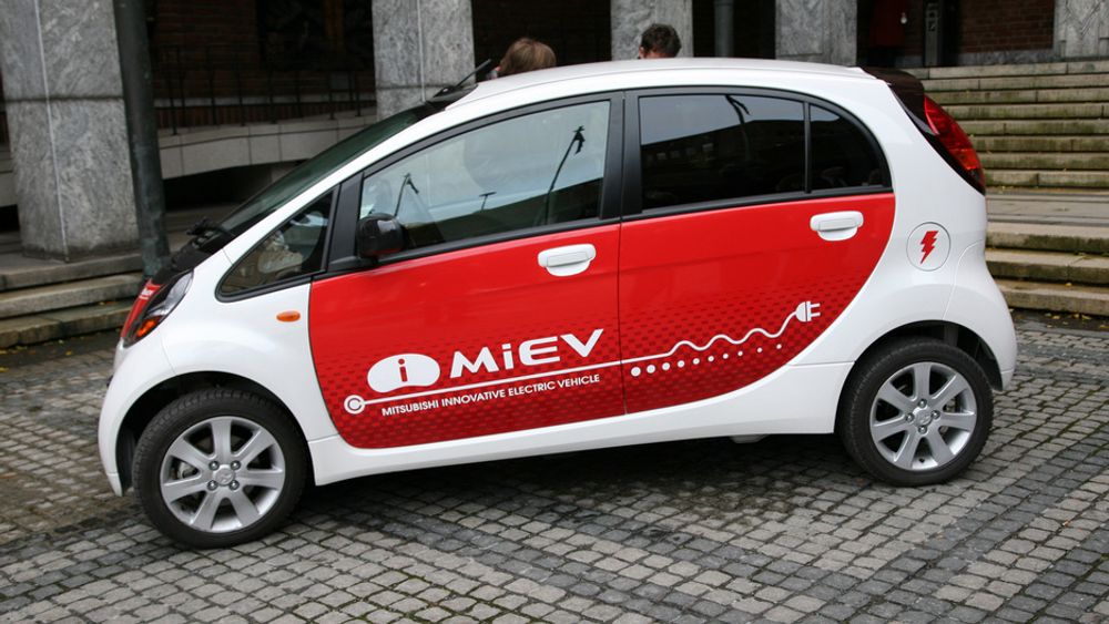 Serieproduksjonen av Mitsubishi i-MiEV startet i Japan i går. Neste år kommer elbilen på det norske markedet.
