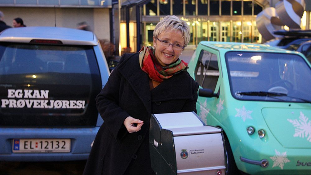 Samferdselsminister Liv Signe Navarsete vil se flere elbiler på veiene.