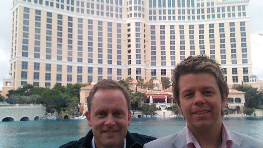 F.v: Adm. dir Jørn Ellefsen og Account Director Norway Morten Medhus i Comperio foran The Mirage i Las Vegas på FAST Forward-konferansen i forrige uke