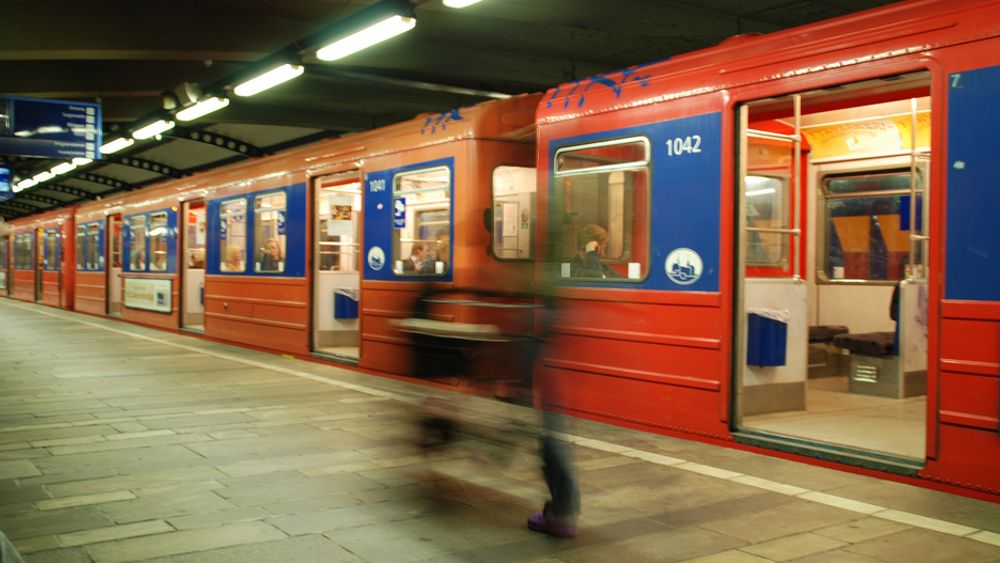 BOM FAST: T-banetrafikken i Oslo ble stanset på ubestemt tid på grunn av problemer ved Stortinget T-banestasjon.