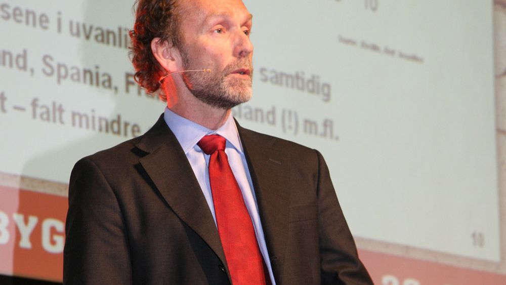 Sjeføkonom Harald Magnus Andreassen i First Securities mener vi kan trøste oss med at noen har det verre - amerikanerne.