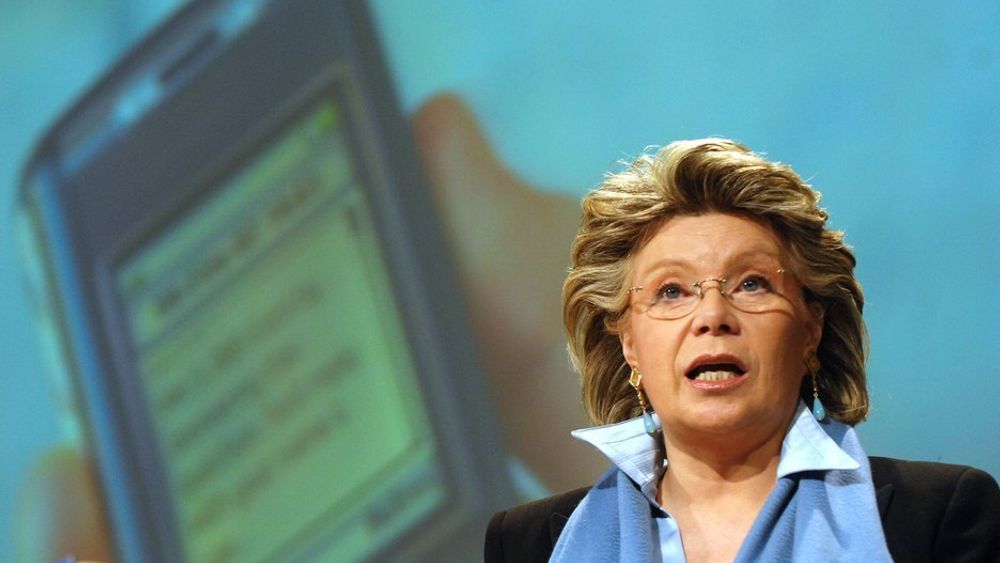 Viviane Reding, talsmann for EUs telekommisær, sier at telekomreformpakken er for viktig til å veltes av dagens tilbakeslag.