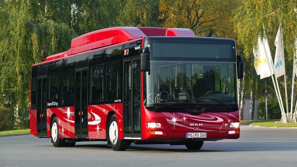 BYBUSS: MAN har særlig gjort det bra med bybusser i Sverige, og mange av dem er drevet med naturgass. Gass går ikke bare bra på sommeren, slik som her, men er også effektivt vinterstid, da med litt ekstrateknikk i motorrommet.