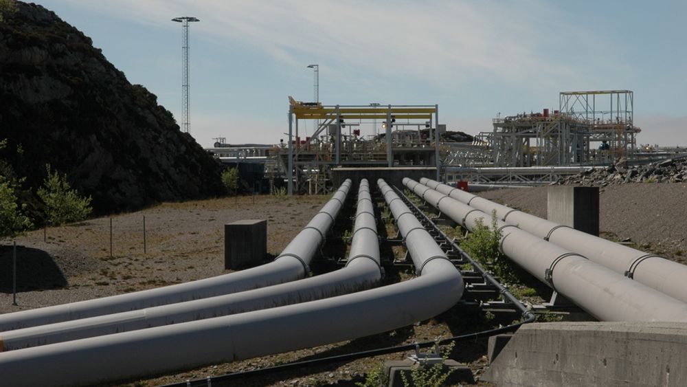STORE VOLUMER: Ut fra disse rørene på Kollsnes strømmer det ut nær 100 millioner Sm3 gass hver dag.