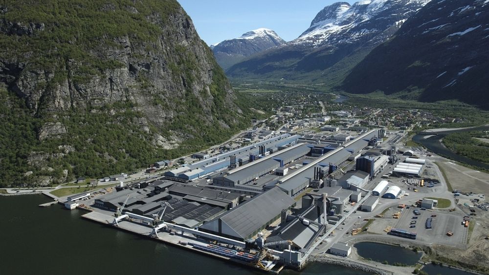AVGJØRENDE: Hydro i Sunndal bruker totalt ca 5,6 TWh når metallverket er i full drift. For tiden er den eldste linjen (SU3) ikke i bruk, etter at den på bakgrunn av finanskrisen og det kraftige fallet i etterspørselen etter aluminium ble stengt i 2009.