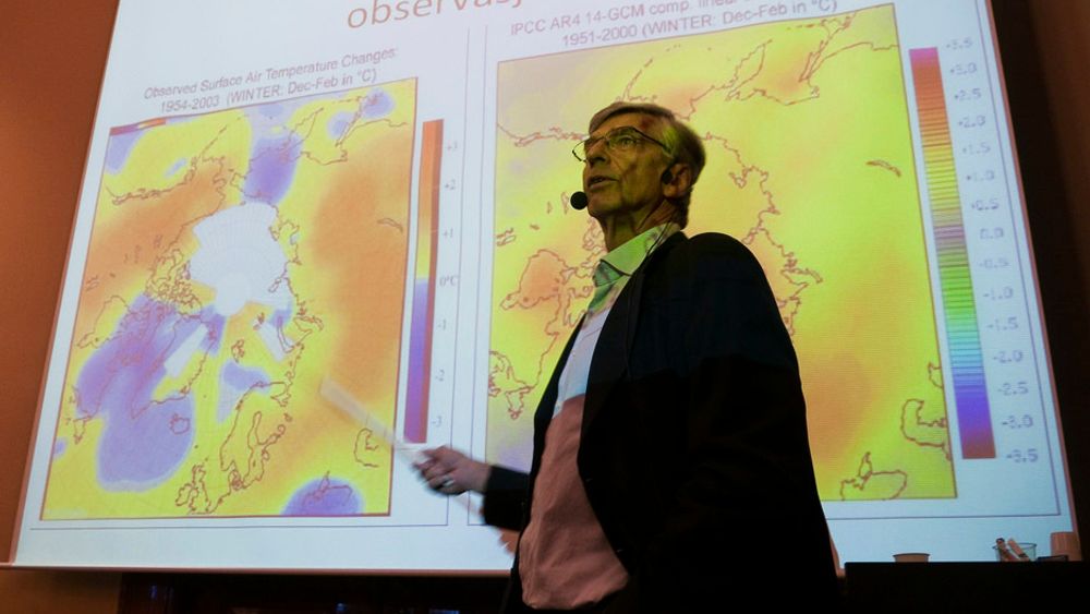 - Hvor er overskriftene, pressemeldingene og oppmerksomheten nå når satellittmålinger viser at det ikke har vært så lav snøsmelting i Antarktis på 30 år, spør professor Ole Henrik Ellestad.