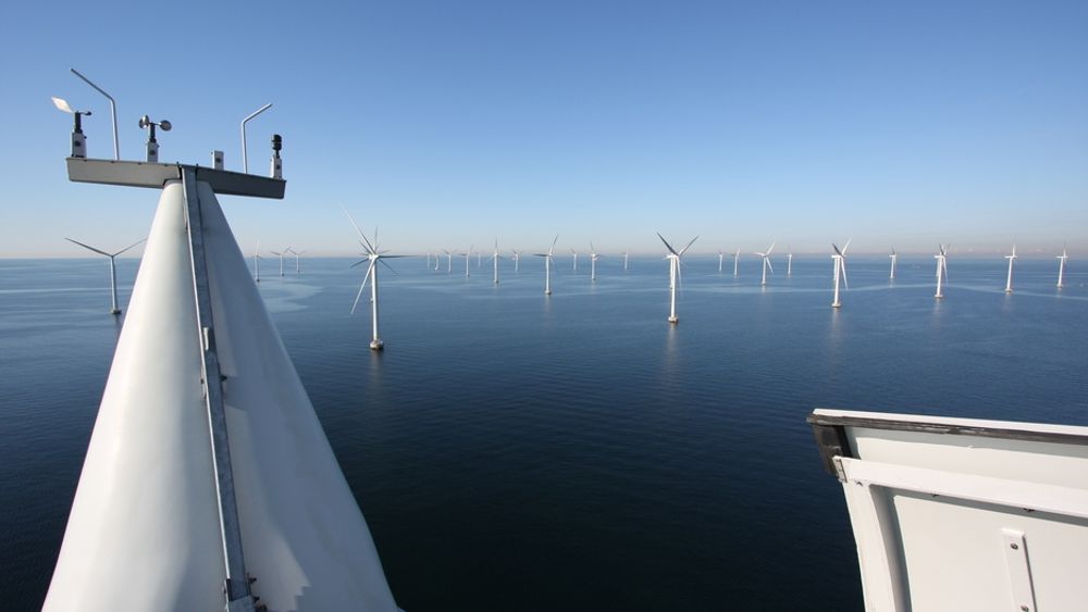 HAVVIND: Dette er svenske Lillgrund, en havvindpark på 110 MW. Artikkelforfatterne mener Norge har en stor mulighet til å bidra til globale klimakutt ved å gjøre teknologien for flytende havvind billigere.