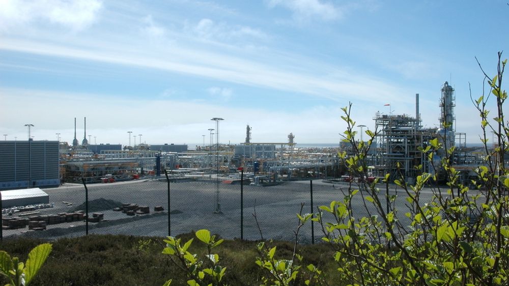 LEKKASJE: Eksplossjonsfarlig gass har strømmet ut i anlegget på Kollsnes. Folk som arbeider inne på anlegget er evakuert.