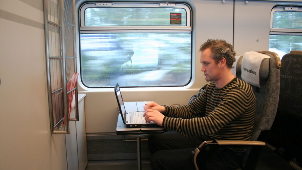PAKKE: Mobilt bredbånd kommer til å bli en gratis eller rimelig del av bredbåndspakka for folk flest i 2011, ifølge telekomanalytiker Strand Consult.