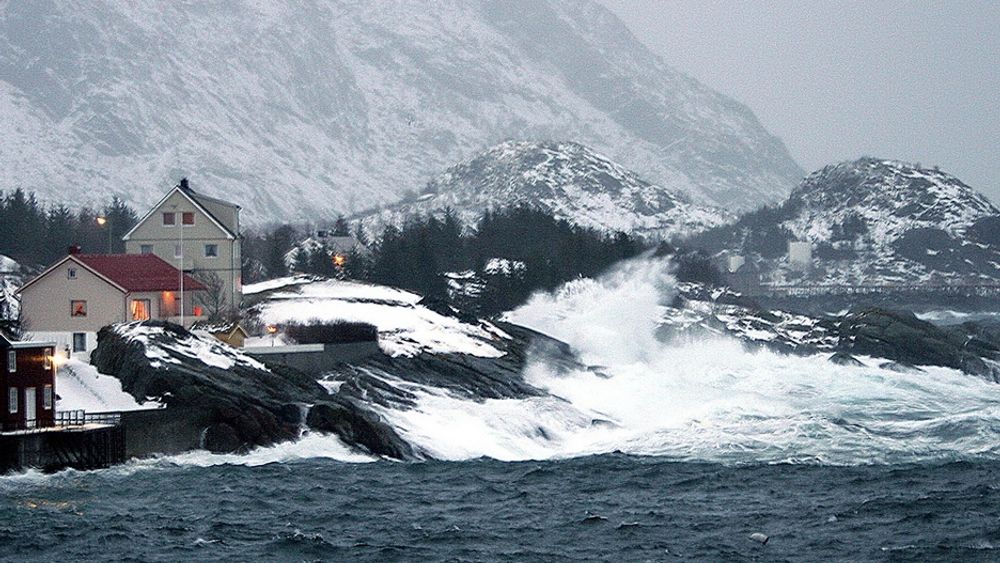 LOFOTEN: Kystområdene i vest og nord vil oppleve at havet stiger mer enn andre steder i landet, med 70 cm stigning fram mot 2100. Det viser en rapport fra Norsk Klimasenter.