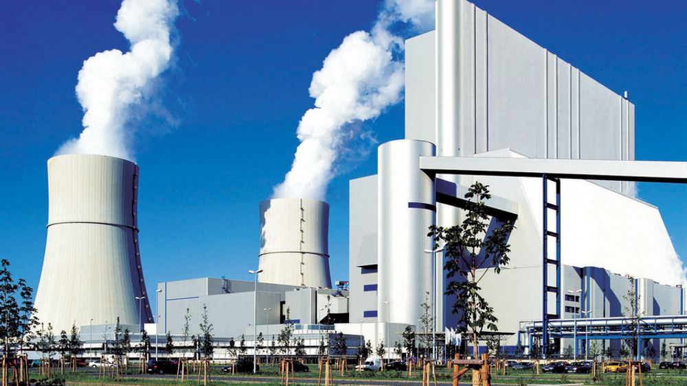 CO2-UTSLIPP: Britene vil kreve at alle nye kullkraftverk skal installere teknologi for CO2-fjerning. Rensingen kan skape opptil 60 000 nye jobber og store inntekter for landet, ifølge en ny rapport. Bildet viser et tysk kullkraftverk.