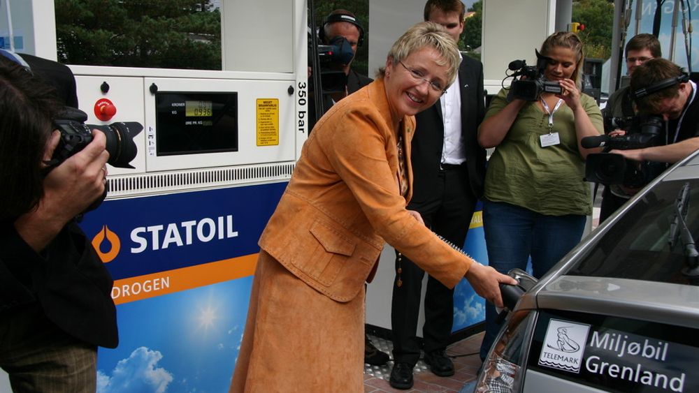I 2006 åpnet samferdselsminister Liv Signe Navarsete hydrogenstasjonen på Forus. Om ett år åpner trolig en ny stasjon på Lillestrøm.