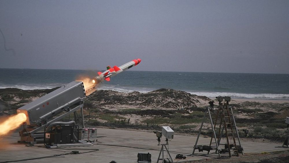 INTELLIGENT: Når missilet er avfyrt, overtar det kontrollen selv. Bildesignaturen til målet er programmert inn, så missilet ikke treffer andre fartøyer i området.