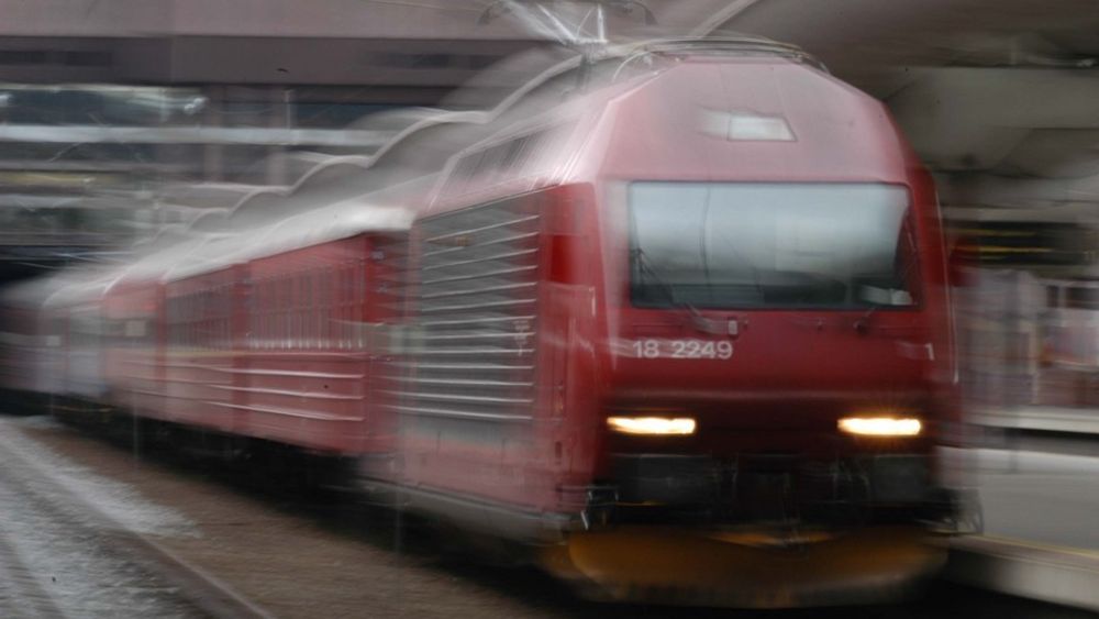 KARTLEGGES: To tog var involvert da kjøreledningen ble avbrent på tre steder i Oslo-området natt til mandag. Årsaken kartlegges nå.