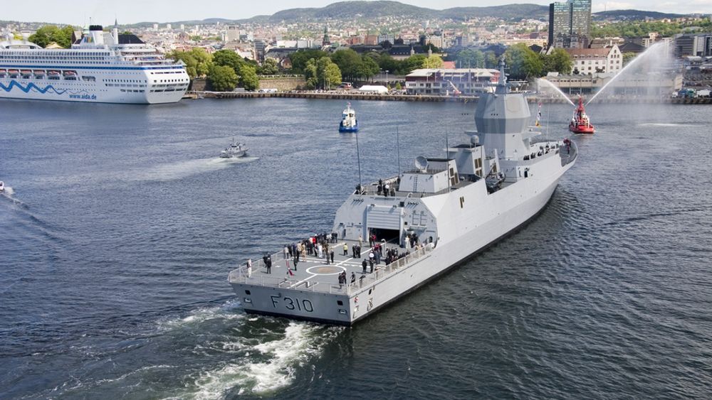KRISE: Fregattvåpenet er kronisk underbemannet, mener forsvarsanalytiker Jacob Børresen. Her KNM Fridtjof Nansen på besøk i Oslo havn i 2006.