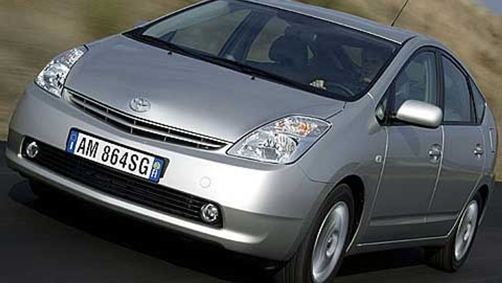 Toyota Prius er eneste bensinbil som kan konkurrere med dieselbilene i nøysomhet. Så har hybriden også elektrisk hjelp. Forbruket på blandet kjøring er 0,43 liter per mil.