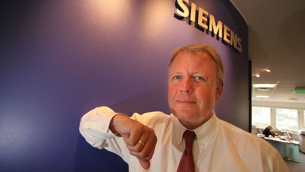 Siemens-direktør Per Otto Dyb mener hurtigladere kan trekke så mye strøm i en kort periode at deler av nabolag kan få problemer med strømtilførselen.