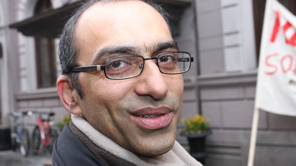 - Jeg tar meg ikke nær av dette, det er en demokratisk rett å demonstrere, sier Shahzad Rana.