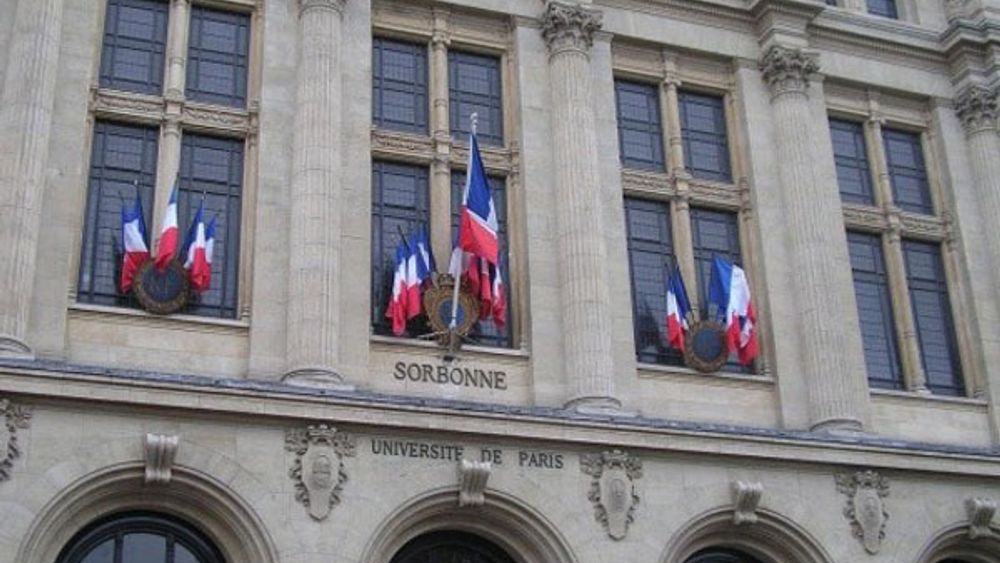 Univeristetet Sorbonne i Paris.