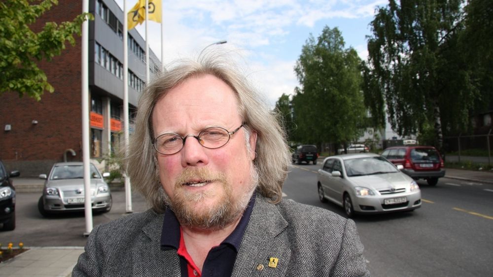 KREVER EGET VEITILSYN: NAF,s direktør for samfunnskontakt, advokat Håkon Glomsaker, mener et uavhengig tilsyn må påse at veiene holder minimumsstandard.