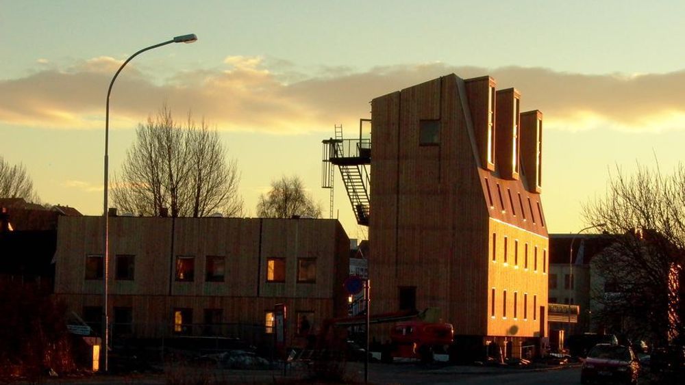 HØYT OG MASSIVT: Studenthuset på Svartlamoen i Trondheim, som Brendeland & Kristoffersen Arkitekter står bak, er 17 meter høyt og bygd i massivt tre. Slike vil det bli mange av om 30 år, spås det i en fremtidsrapport fra If Skadeforsikring.
