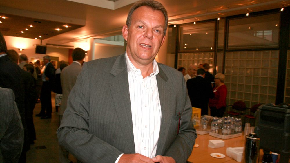 Konserndirektør Torstein Dale Sjøtveit i Hydro Aluminium Metall forlater Hydro-skuta for å bli verftssjef i Aker Yards.