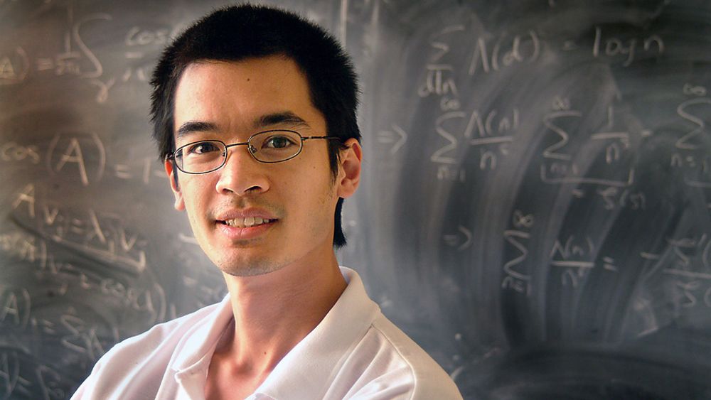 Australieren Terence Tao er årets Onsager-foreleser ved NTNU. Han ble blant annet utpekt til "Brilliant 10" av Popular Science i 2006.