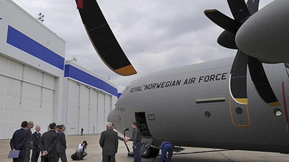 C-130J Hercules er et større fly enn de gamle C-130H. Derfor kan fire nye fly erstatte seks gamle.