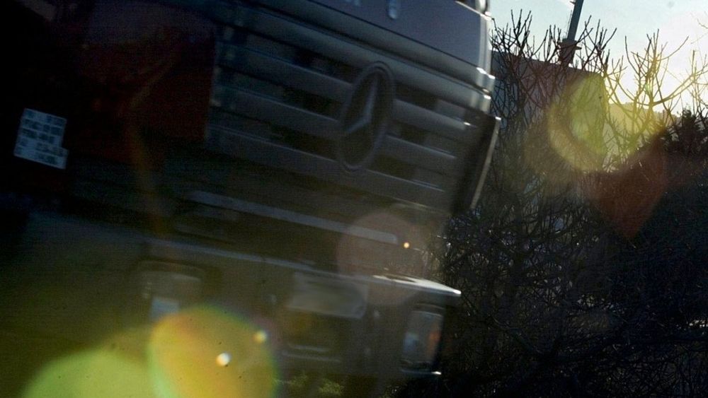 FREKKE: Tyvene brøt opp garasjedøren til fabrikken, rygget en lastebil inn i lokalet og brukte sannsynligvis en av Kabelgranulerings trucker for å laste over åtte tonn kobber.