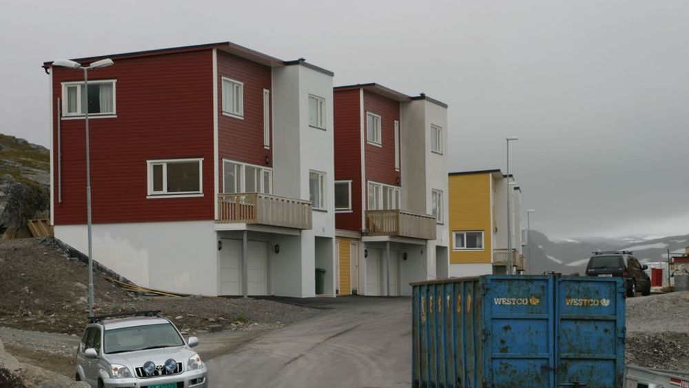RÅDYRT: Boligprisene i Hammerfest ligger på 30 000 - 40 000 kroner per kvadratmeter. Her et nyoppført leilighetsbygg i nærheten av flyplassen.